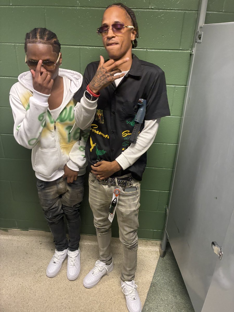 12st_tre's tweet photo. #forever16🕊️💚 https://t.co/z048YRqe1S