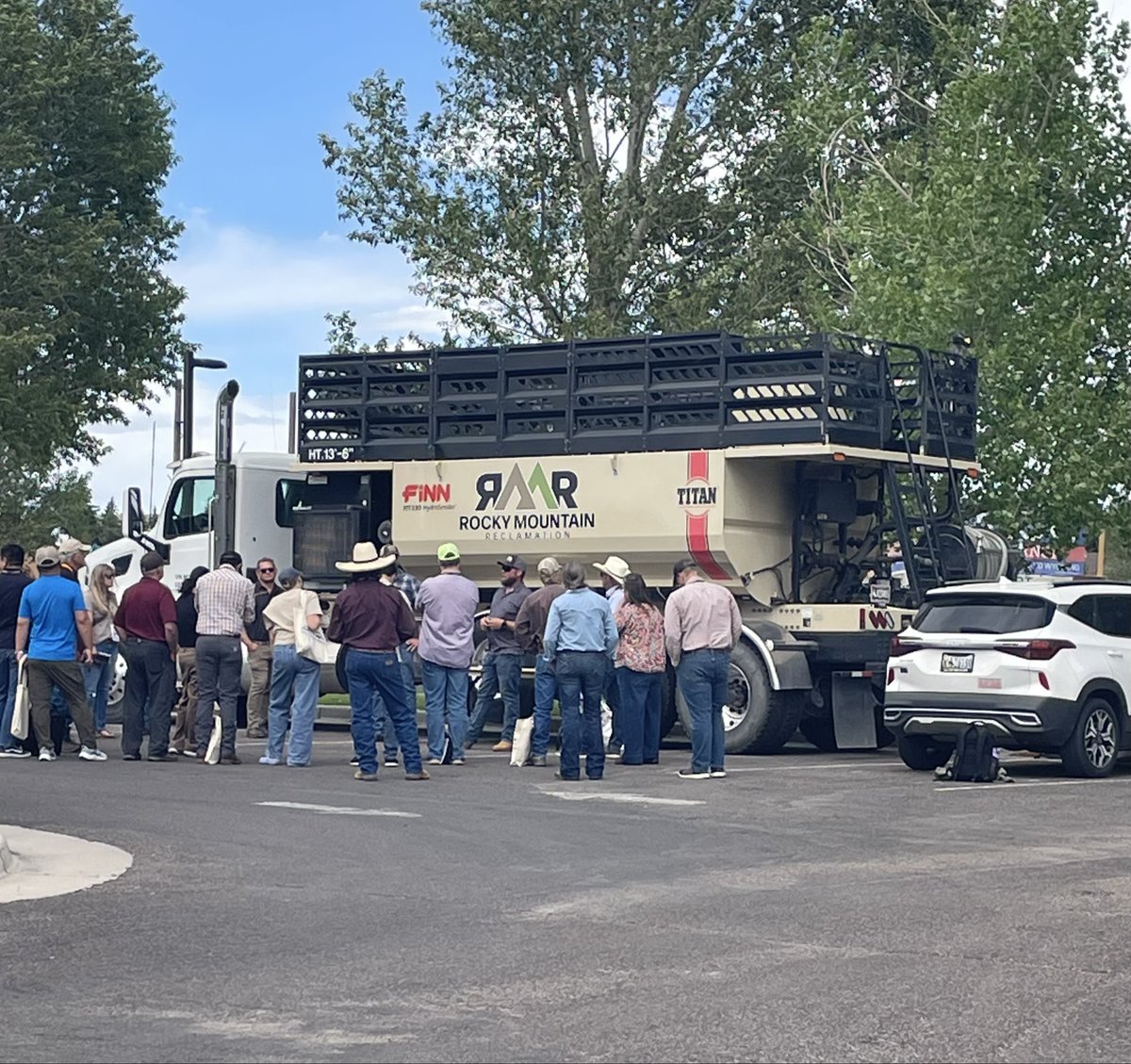 VossSigns's tweet photo. Afternoon outdoor sessions happening at the American Society Of Reclamation Sciences https://t.co/wzQ9Lc5f58