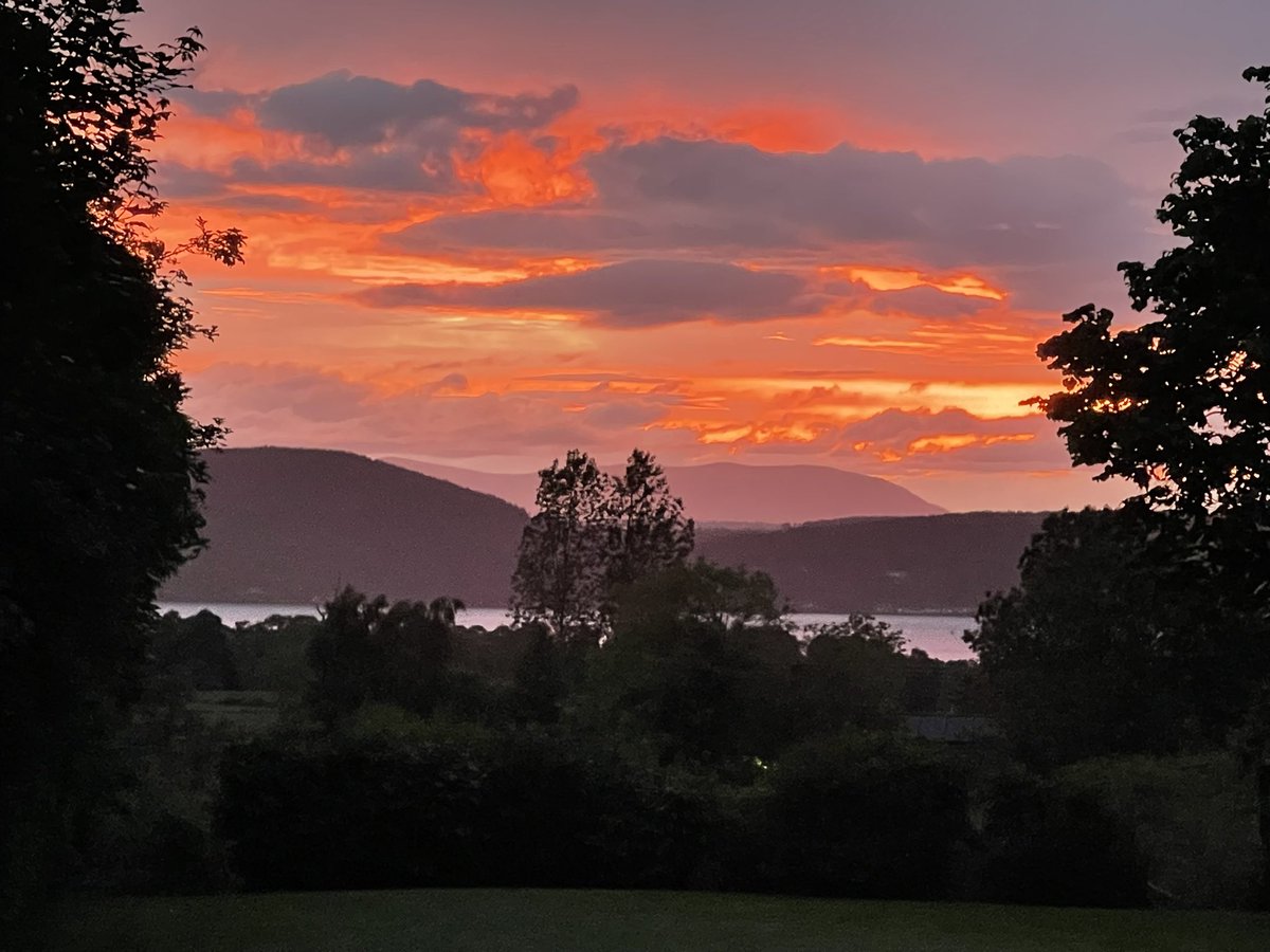DuncanForYou's tweet photo. Beautiful sunset and colourful sky over the Black Isle and Ben Wyvis as viewed from Cradlehall in Inverness https://t.co/WitXPSFJC2