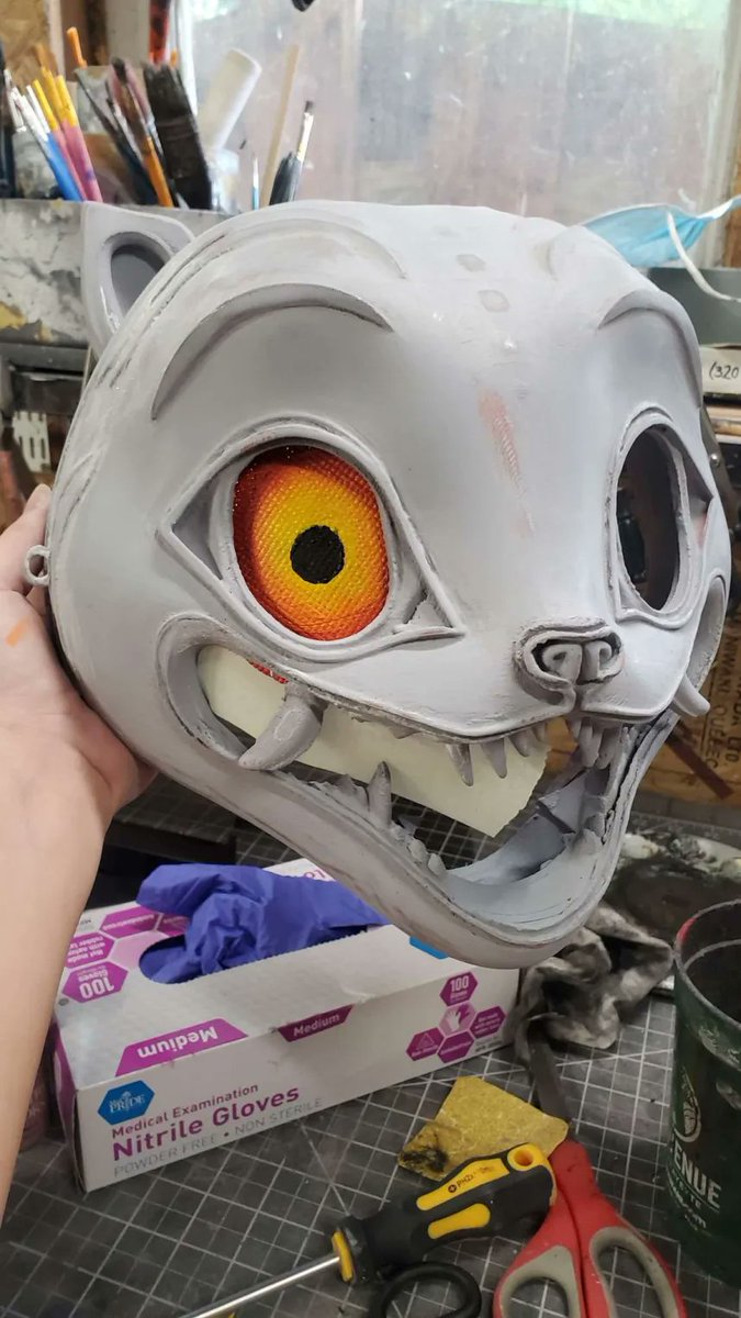 DarianLibrarian's tweet photo. Sharing one of my favorite builds! I really enjoyed finishing the cat from K-Pop Demon Hunters, the eyes are so crazy here!
#WulfgarProps #KPopDemonHunters #PropMaking #MaskMaking #Cosplay #CreatureDesign https://t.co/jT7QFFlKzk