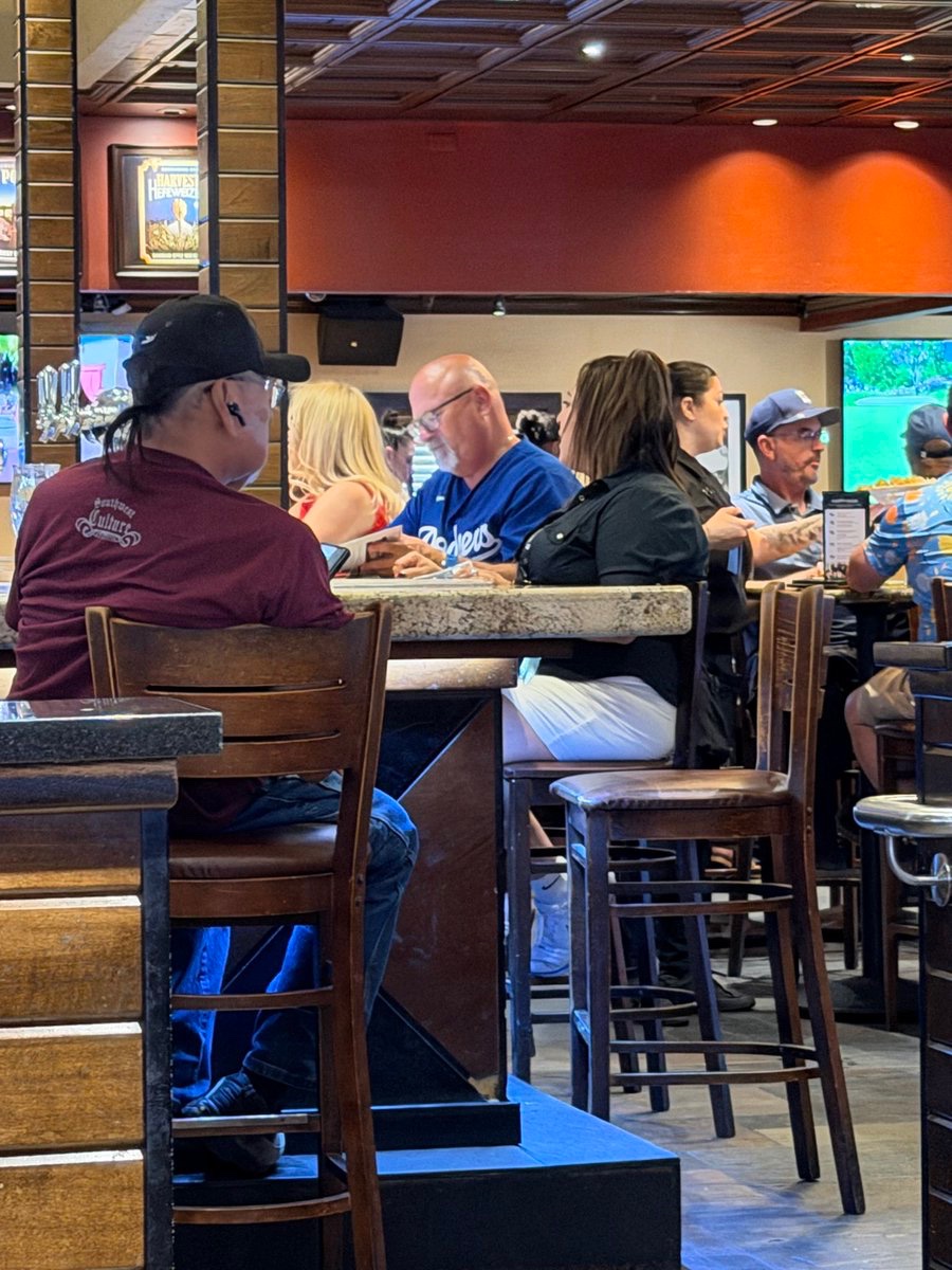 graceechoi's tweet photo. puppy and me are here at a sports restaurant and it’s a @Dodgers place 😁☺️🐶

We were too scared to go to the stadium because of 🧱🧱evil corrupt Lorraine trying to frame us and illegally detain and abduct us 🧱🧱

but we wanted to 🎶root root for our @stanfordbsb ⚾️🇺🇸💕💕💕💕💕 baseball @dodgers 🎶 with the @Angels 😇 we root for you too (especially because we saw someone @utaustin support @TexasBaseball @TexasSoftball @TexasLonghorns 🤘 after a run 🗽🇺🇸but we are wearing our @dodgers sweater from the @dodgers women’s leadership in sports and entertainment event with the incredible Dean @Willow_Bay @USC and @Disney Chief Creative Dana Walden (who works alongside @RobertIger @edcatmull sorta), @Dodgers are @nike Phil Knight XL champions like our sweater with our @pixar Toy Story 5 Woody @bandaid to block the 🧱🧱@google @sama @openai @melindagates @microsoft pox🧱🧱, wheeee 😁🐶🫶🏻gooooooooo @Dodgers @LosDodgers 🗽🇺🇸

We ordered loaded bases @LosDodgers nachos with @HowardSchultz @starbucks churrrrrito horchata espresso drink and home free freedom run pineapple 🍍 🍕pizza 😁🐶 puppy and me will take another photo when all the food arrives 

we hope @LAPDHQ @PasadenaPD @ArcadiaPD are having a gooood Sunday and catching the @Dodgers game too, selfishly so that there are more good, kind PD who will go with me and puppy to @Dodgers games. We have free @Dodgers tickets for good cops of Los Angeles, Pasadena, and Arcadia 😁🐶 🫶🏻🗽⚾️🇺🇸🙏🙏🙏🙏

Okay, brb Vesia @Alex_Vesia #13 now @TeoscarH Hernandez #29 @dodgers is pitching!!!!!! No hits no runs 😁🐶 hi @Angels 👋👋👋👋 😇 🐶hehe me @graceechoi and puppy 🎶root root root for @LosDodgers 🎶😁🐶