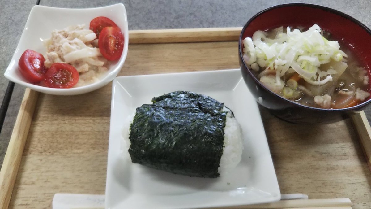 mizukubo1978's tweet photo. 毎月、第一土曜日は、みらい館大明で月一営業の #喫茶かるばーと さんで自分の時間を過ごす。
料理長といろいろお話できたこと、そして思いのほか、持参した我が家のアジサイが好評だったことが、とてもうれしかったです！
そのあと初めての合宿コンクール #Chapter2 に向かいました。 https://t.co/VX5lX4nOxS