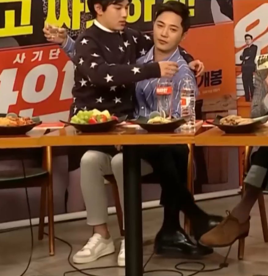 lusciouswan's tweet photo. siwan sitting on jingoo’s lap🫠 https://t.co/e7IiqeNv5c