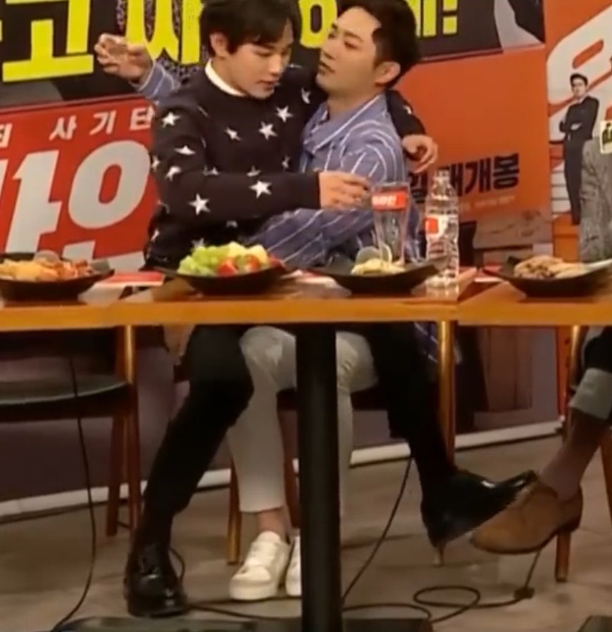 lusciouswan's tweet photo. siwan sitting on jingoo’s lap🫠 https://t.co/e7IiqeNv5c