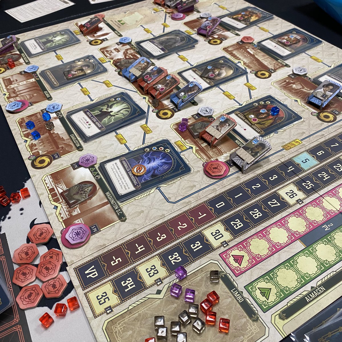 teytablero's tweet photo. 🐙 Hoy ha habido tiki-taka tentacular con Cthulhu Dark Providence de @Asmodee_es y @CMONGames https://t.co/aO0AuNs8eT