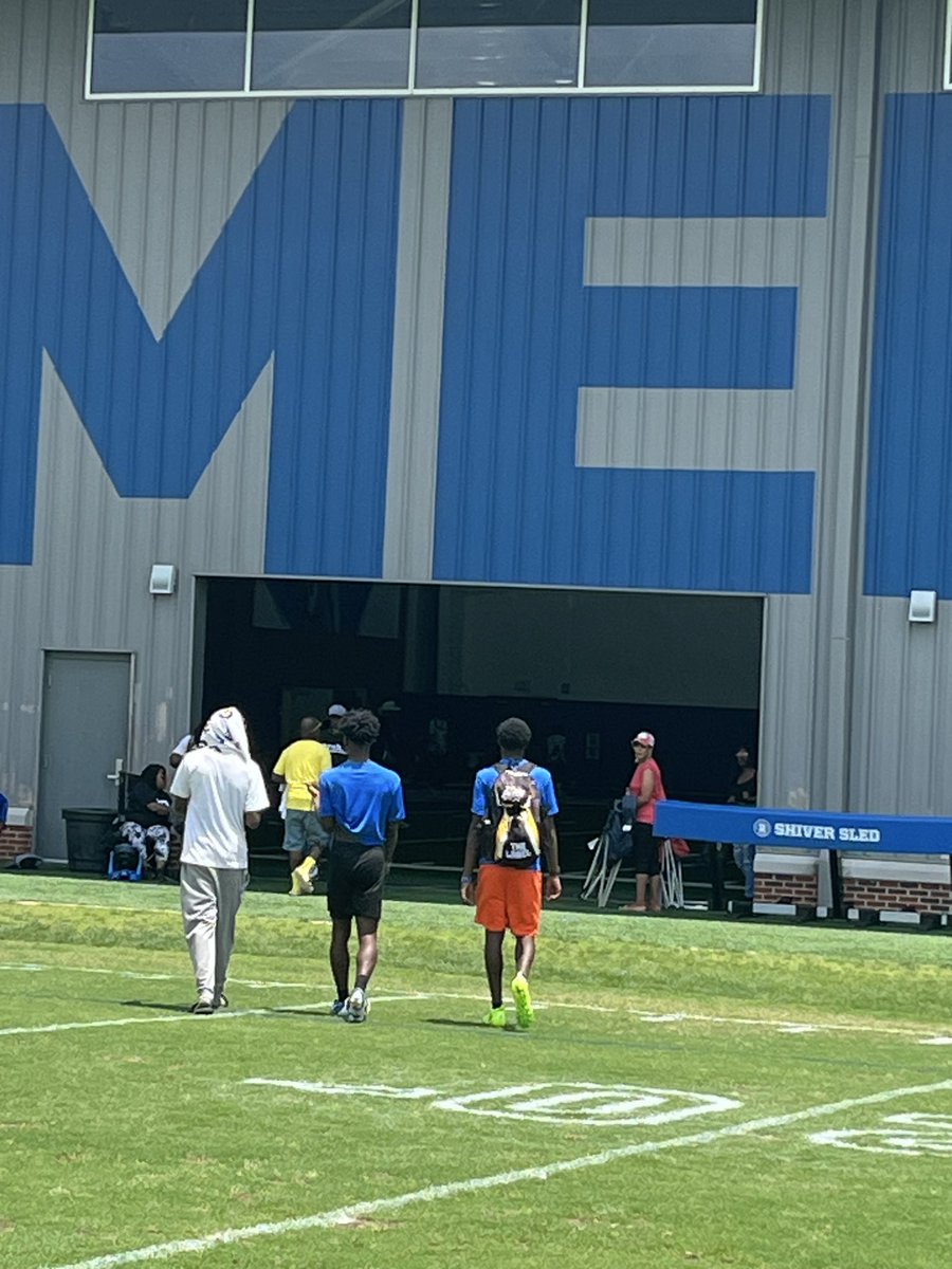 JasonQualls_29's tweet photo. After a great conversation with Coach @coachsauce__, I am beyond blessed to received an offer from the University of Memphis!!

@SaulsberrySr @CoachMoneyMitch @MidSouthPhenom @TomLoy247 @adamgorney @AllenTrieu @PrepRedzoneTN @joelhaley_ @Hayesfawcett3 https://t.co/BcmUAqKvyR