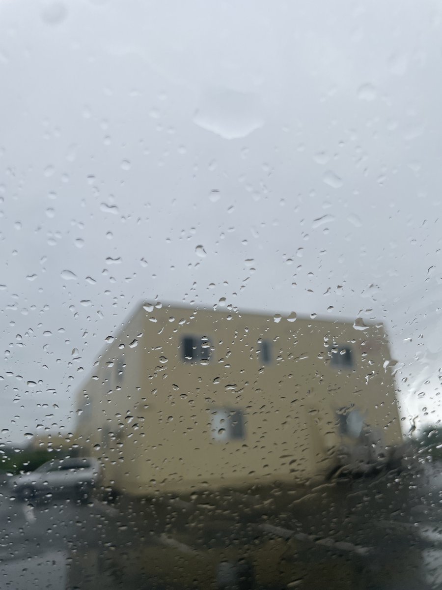 net_mold's tweet photo. おはようございます
室蘭は雨です☔

強く降ったり弱まったりと繰り返しの雨が降ってます
今日は気温も低く最高でも13℃しかなく寒いです🥶

体調を崩さないように気合いを入れて今週もがんばります！

#企業公式が毎朝地元の天気を言い合う https://t.co/BFVmRWSNuV