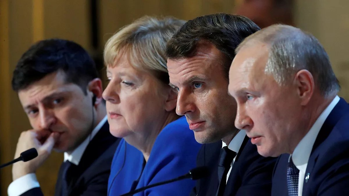 Tuberoot's tweet photo. @EthanLevins2 So Zelensky is letting Putin kill Ukrainians to rachet up the idea that they have a humanitarian crisis. It's not a real war. It's a collaboration between the Left and Putin who has Ukraine as a vassal state already. It started with Obama's popularity in Europe. https://t.co/HuAJSx38Ox