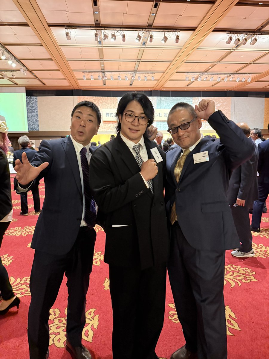 t346fire's tweet photo. 上野勇希とベースボールマガジン社創立80周年記念パーティーへ！大日本プロレス登坂代表もいらっしゃいました！

生で見た王貞治さんに興奮しました！

ベースボールマガジン社様80周年おめでとうございます！ https://t.co/weDu6QWRjU