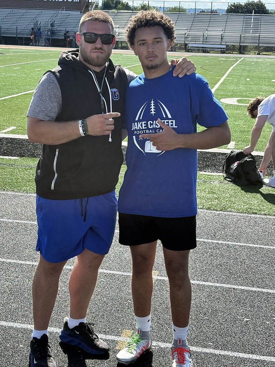KasonWarden's tweet photo. Thank you @GlenvilleStFB for a great camp today.. Thank you to all the coaches who took the time to work with us and give some good insight.. #Juniorseasonloading @JakeCasteel @Coach_Wilk14 @SethIArnold1 #FLEAT #GVEGAS https://t.co/iU7fjdrmQu