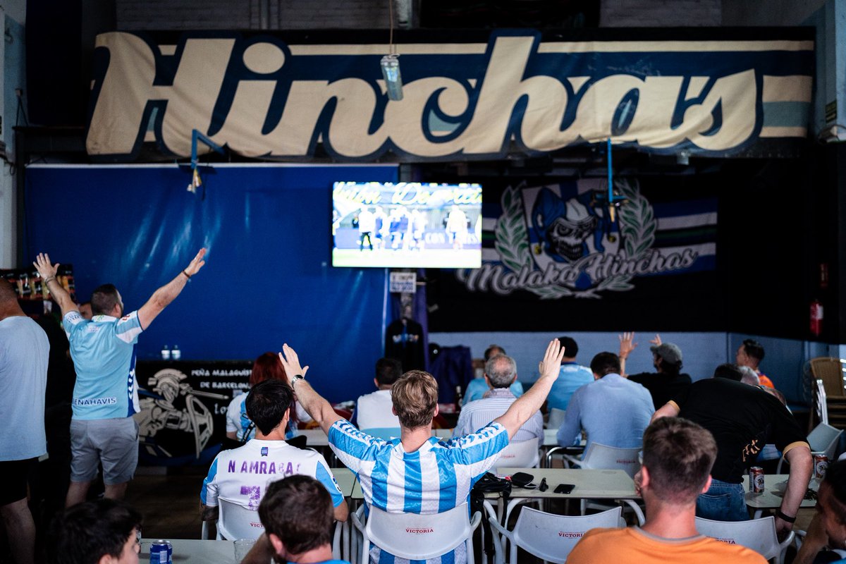 pacodelatorrep's tweet photo. Qué gran noche nos ha dado el @malagacf. ¡Enhorabuena a todo el equipo! Hoy he disfrutado del partido contra Las Palmas en la peña de Malaka Hinchas. https://t.co/ANPhBIqUEY