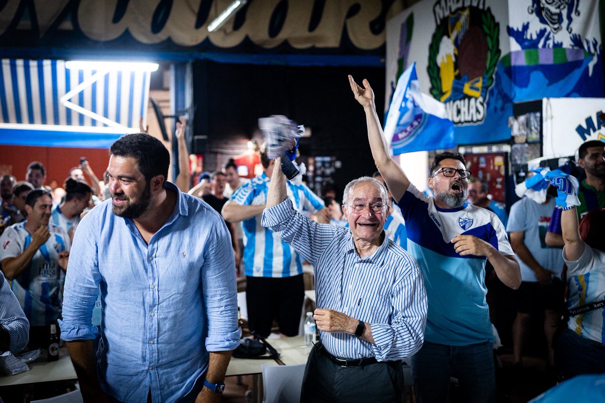 pacodelatorrep's tweet photo. Qué gran noche nos ha dado el @malagacf. ¡Enhorabuena a todo el equipo! Hoy he disfrutado del partido contra Las Palmas en la peña de Malaka Hinchas. https://t.co/ANPhBIqUEY