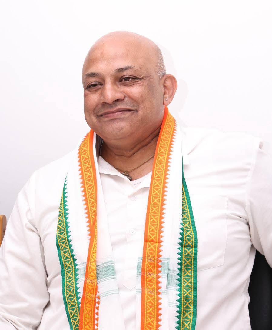 jitendradehade's tweet photo. राष्ट्रीय सचिव श्री सुरज हेगड़े जी के दुखद निधन की खबर सुनकर गहरा दुख हुआ। उन्होंने संगठन की निस्वार्थ सेवा अंतीम सासों तक की।

युवा कांग्रेस के प्रभारी रहते उन्होने मुझ जैसे कई युवाओं को संघटन मे काम करने का मौका दिया।

उनकी आत्मा को शांति मिले तथा उनके परिवार और प्रियजनों को इस कठिन समय में दुख सहने की शक्ति प्राप्त हो।​​​​​​​​​​​​​​​​​​​​​​​​​​​​​​​​​​​​​​​​​​​​​​​​​​

#SurajHegde