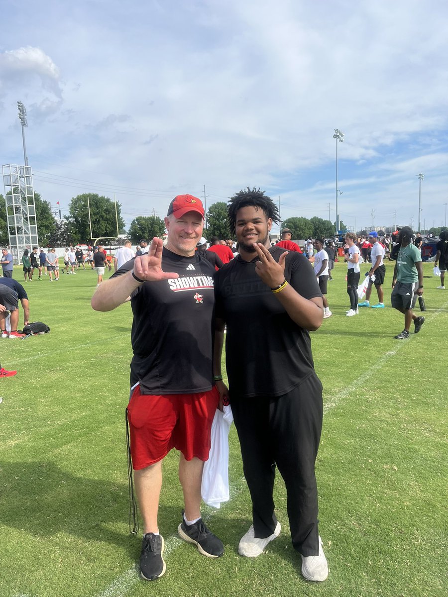 KingLee7227's tweet photo. Great day of camp down at University of Louisville had fun, learned a lot and enjoyed competing. Big thanks to @LouisvilleFootB, @MarkIvey90 and @rice_tyquan !!🙏🏾 https://t.co/L5JHx95gF1