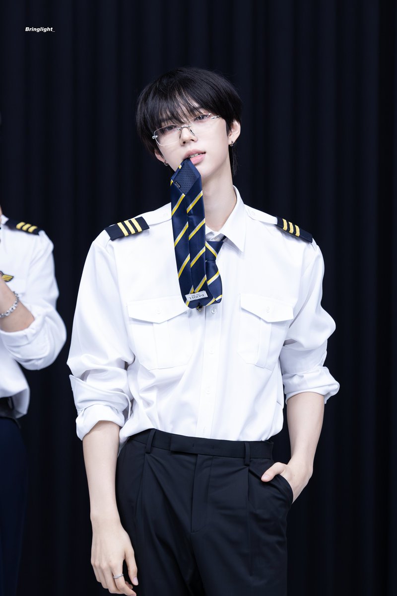 Bringlight_0827's tweet photo. 260607
Please fasten your seat belts ~✈️

#앰퍼샌드원 #AMPERSANDONE
#브라이언 #BRIAN #何廷威 #ブライアン https://t.co/KIKRyUaQ3Q