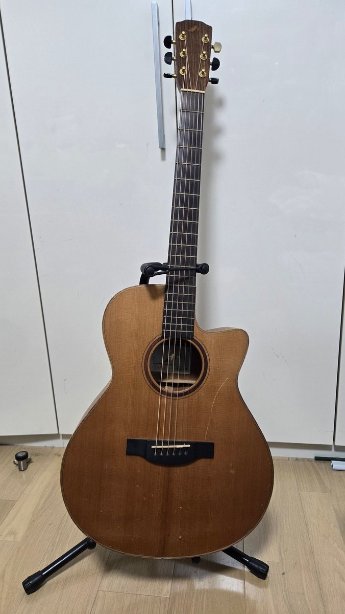 rabebamo's tweet photo. ギターを売る準備をしてみたりなどした。Morris S-92。 https://t.co/Spq21xs2HD