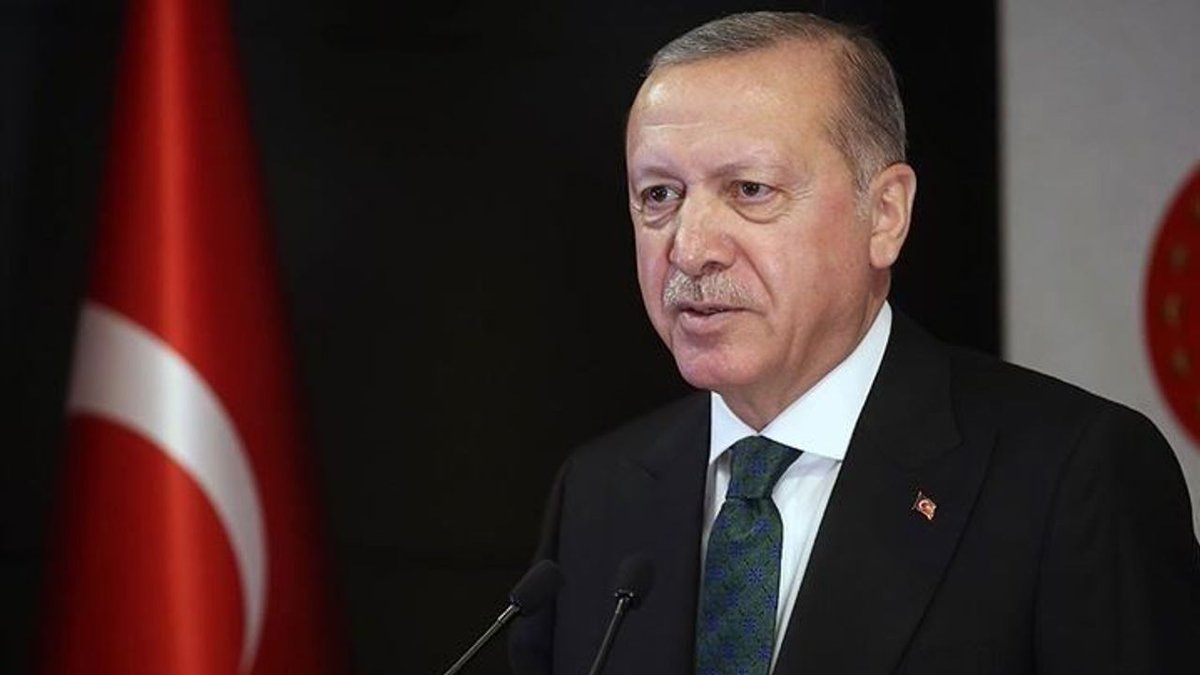 RBursa's tweet photo. "Binlerce Kürt savaşçıyla kara harekatı: Vance, İsrail'in İran rejimini devirme planını Erdoğan'a sızdırarak suya düşürdü."

İsrail medyası: ABD Başkan Yardımcısı J.D. Vance, 28 Şubat savaşı sırasında İran rejimini devirmeye yönelik bir İsrail planını sızdırmakla suçlanıyor.

Maariv gazetesi: Vance, planın detaylarını Cumhurbaşkanı Erdoğan’a ileterek planın başarısız olmasına neden olduğu bildirildi. İsrailli kaynaklara göre; Mossad'ın planı, İran içerisine binlerce Kürt savaşçı konuşlandırılmasına dayanıyordu.