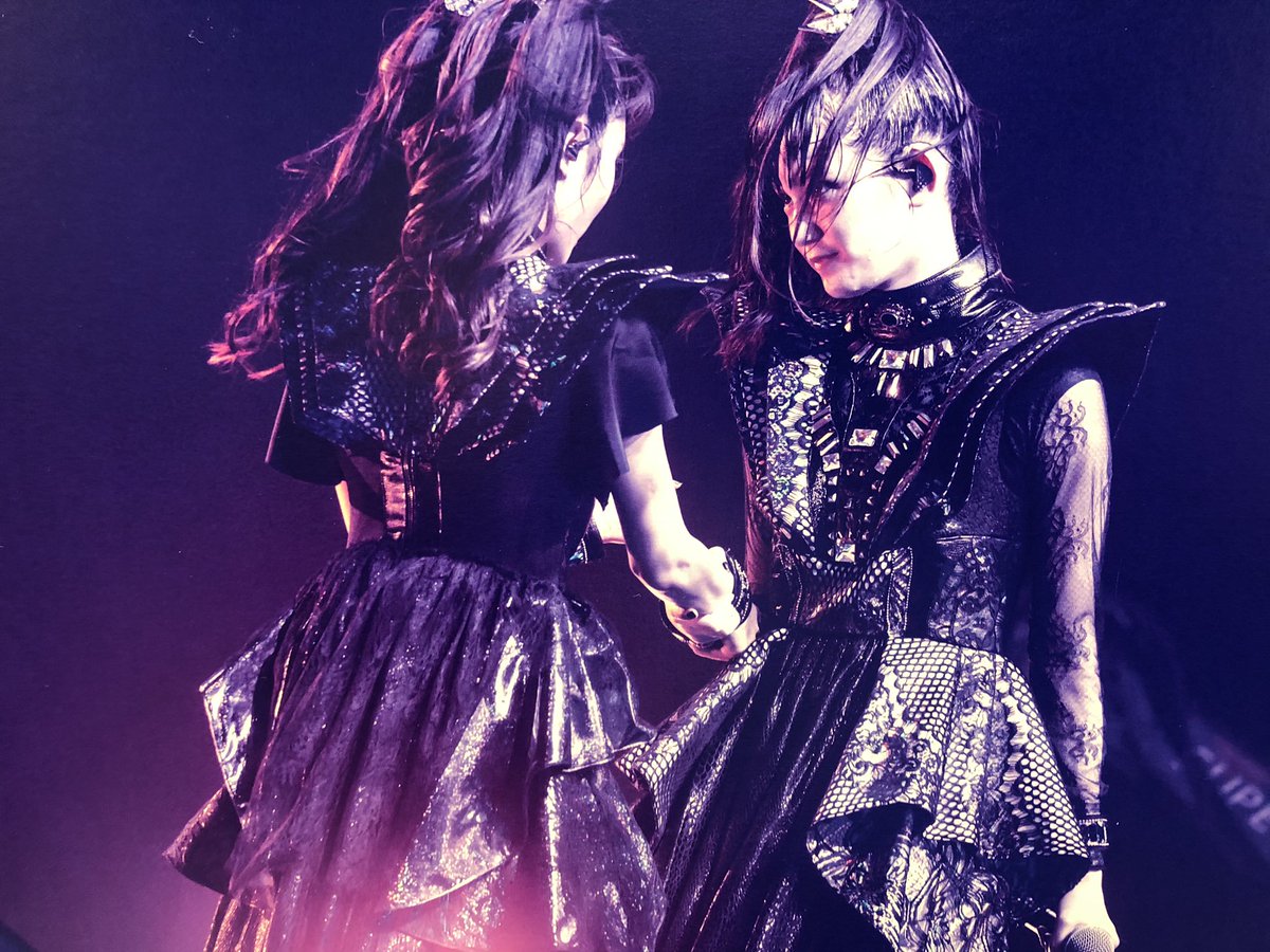 wellnowhuman's tweet photo. 自分に自信がない時は承認欲求強めになってポストすることが増えます。様々なスキルや経験を積んでも、環境や仕事の内容が変わればそうなります。15周年を迎えた彼女達でさえもきっと常に戦ってるのだと思えば元気がでます
#BABYMETAL https://t.co/p9WzweQXFa