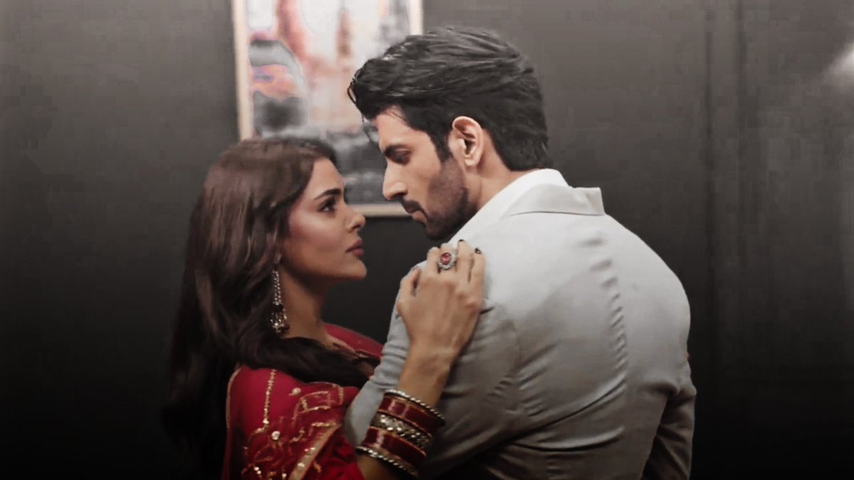 karvakkarela's tweet photo. what a privilege is to love and to be loved*

• #PriyankaChaharChoudhary #NamikPaul #Naagin7 • https://t.co/8jFheWDzkv