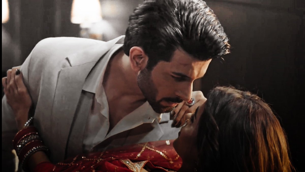 karvakkarela's tweet photo. what a privilege is to love and to be loved*

• #PriyankaChaharChoudhary #NamikPaul #Naagin7 • https://t.co/8jFheWDzkv
