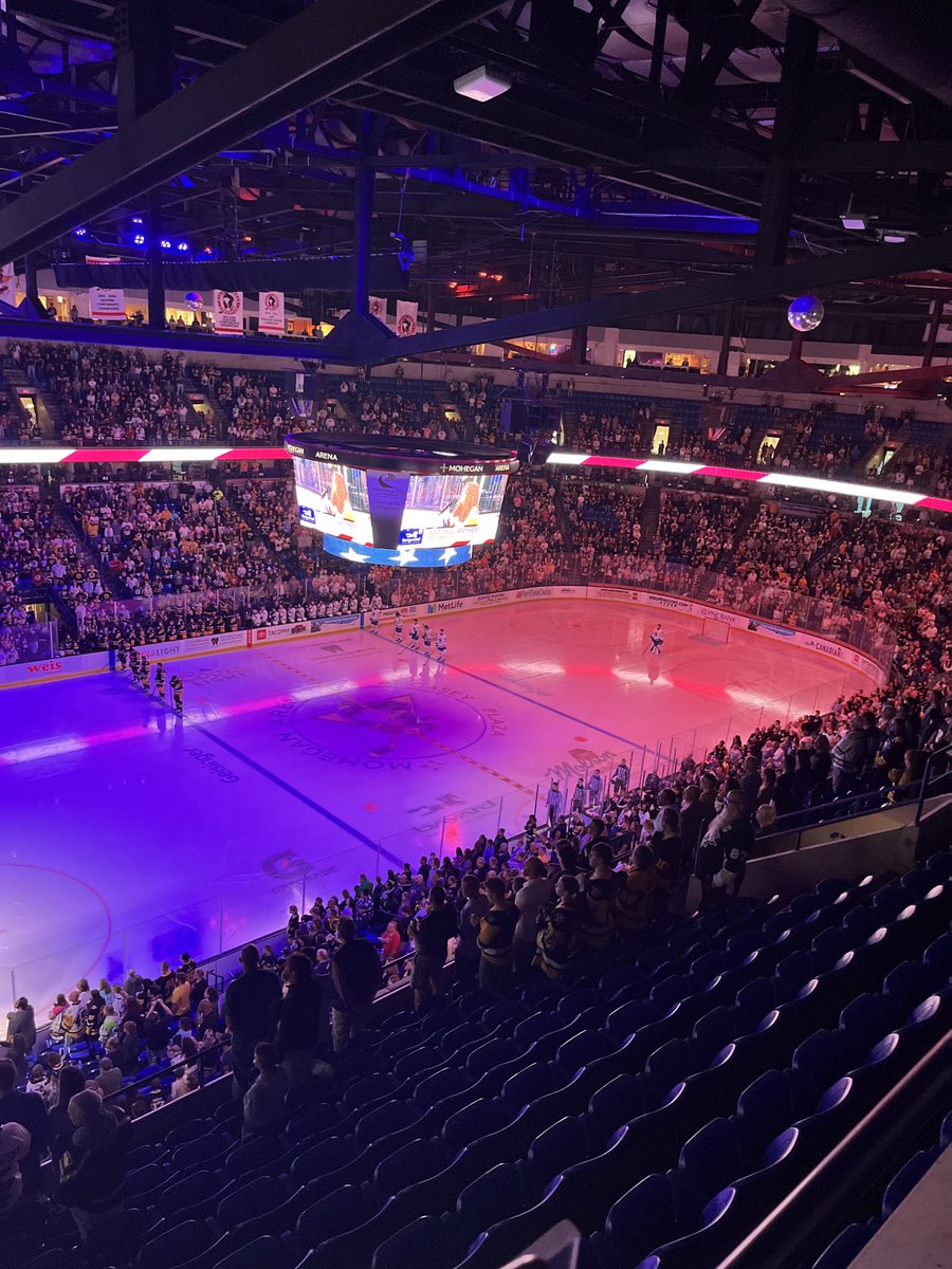 Finks_thoughts's tweet photo. It’s a pretty good crowd for a Sunday https://t.co/AX9ay7ubBv