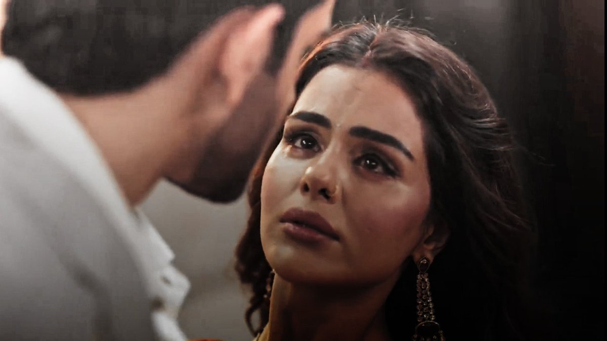 karvakkarela's tweet photo. what a privilege is to love and to be loved*

• #PriyankaChaharChoudhary #NamikPaul #Naagin7 • https://t.co/8jFheWDzkv