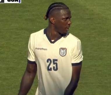 ciyiei's tweet photo. JKFJKFJDGFHH  DESDE CUANDO TRAVIS SCOTT JUEGA EN LA SELECCION https://t.co/t3cljdBBJk