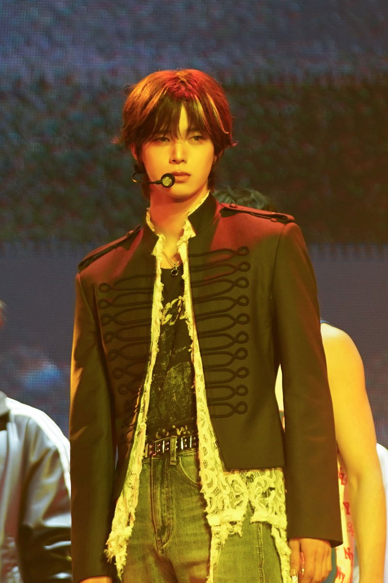 oricon's tweet photo. 『Weverse Con Festival』
&amp;TEAM、大人な色気漂うステージ
レジェンドの名曲披露

ライブレポート&amp;ソロカットも📸
https://t.co/2vjaOx2fQT https://t.co/oFI0L6xmjo