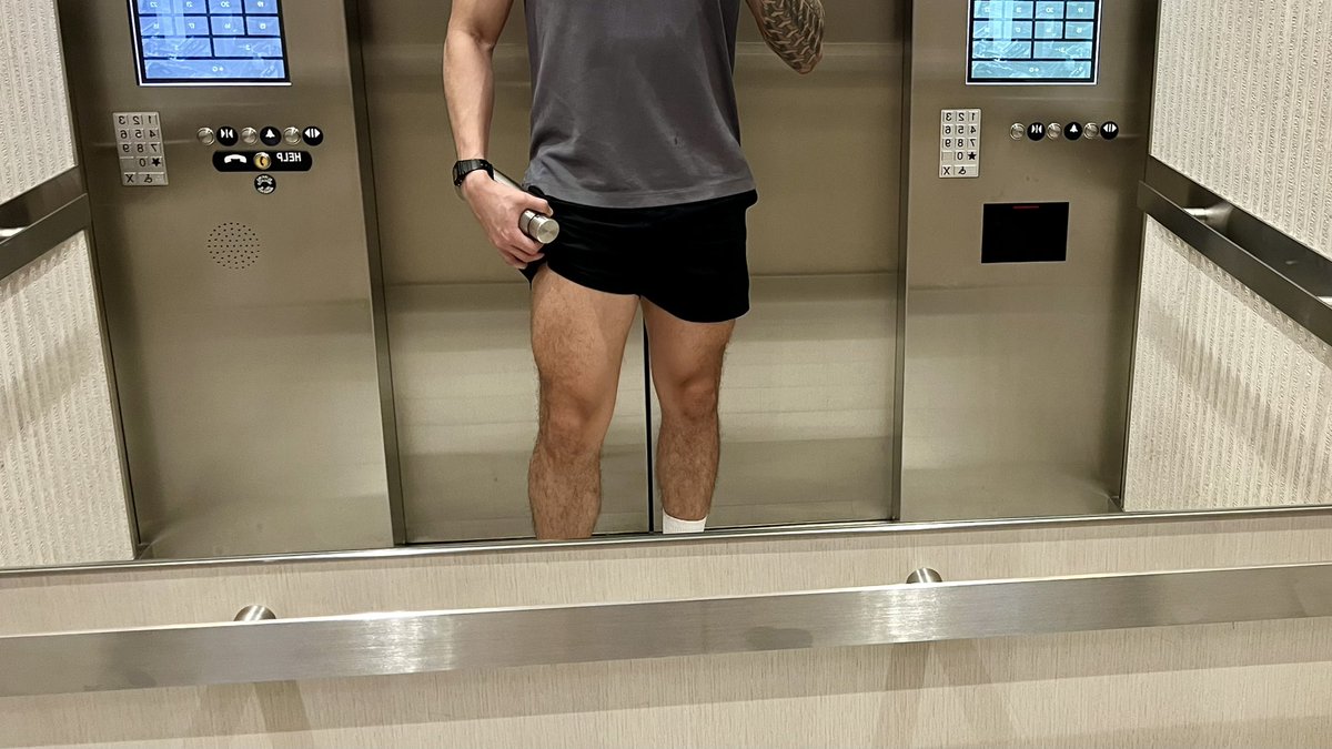 spacebeingL's tweet photo. Leg day was fine. Knee pain is getting better https://t.co/VHSVMmn04e