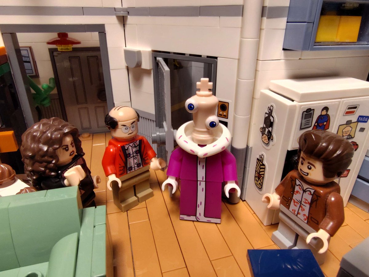 BabyFawnLegs's tweet photo. Jerry Seinfeld sucks so i replaced him in my lego Seinfeld diorama with Kinger from the Digital Circus https://t.co/vljSmf7MCj