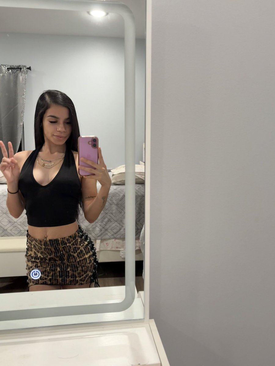 GuerraIsmenia's tweet photo. #latinamamiiii #saturday #outsideee https://t.co/IToTuJR6td