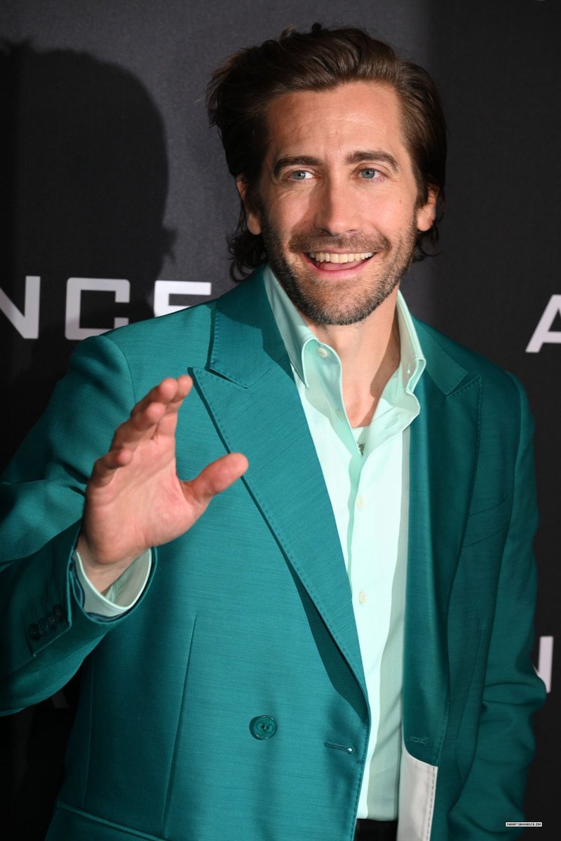 gyllenhaald4ily's tweet photo. #JakeGyllenhaal at the ‘Ambulance’ premiere in Paris (2022) 🩵 https://t.co/3TbIc8dxcZ