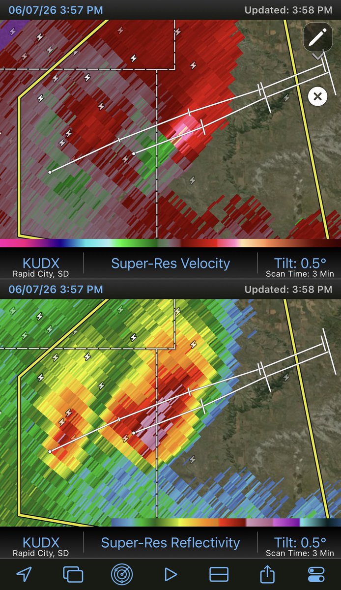 TorExWX's tweet photo. I honestly won’t be shocked if we have a strong tornado currently ongoing near Broadus, Montana right now https://t.co/xfe2oKdWoR