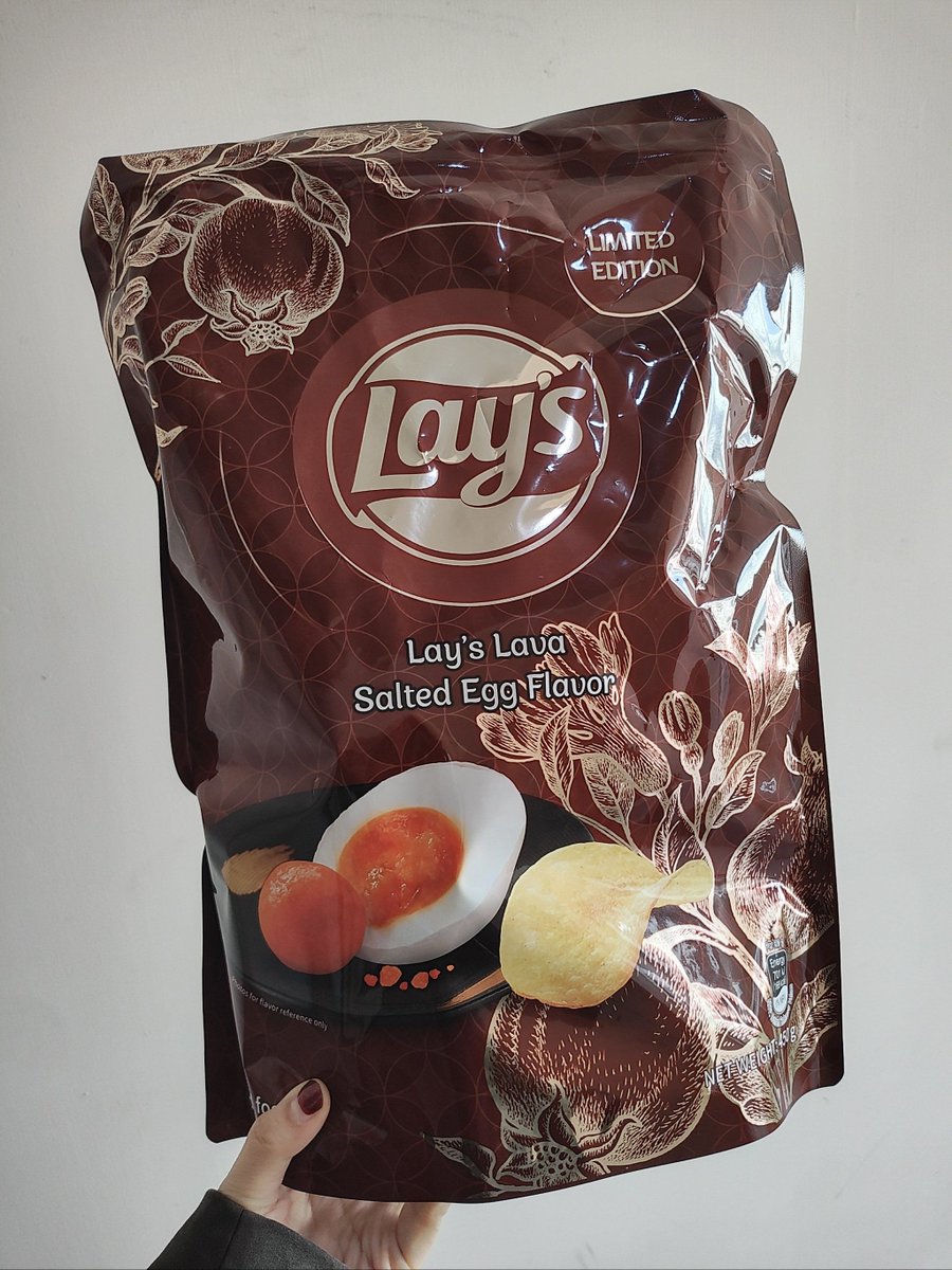 vincectn's tweet photo. Just discovered the perfect midday pick-me-up: salted egg yolk crisps + iced lemon tea  Sharing these crispy, tangy vibes with my snack crew — who’s grabbing a pack https://t.co/PvaMRRzYlB