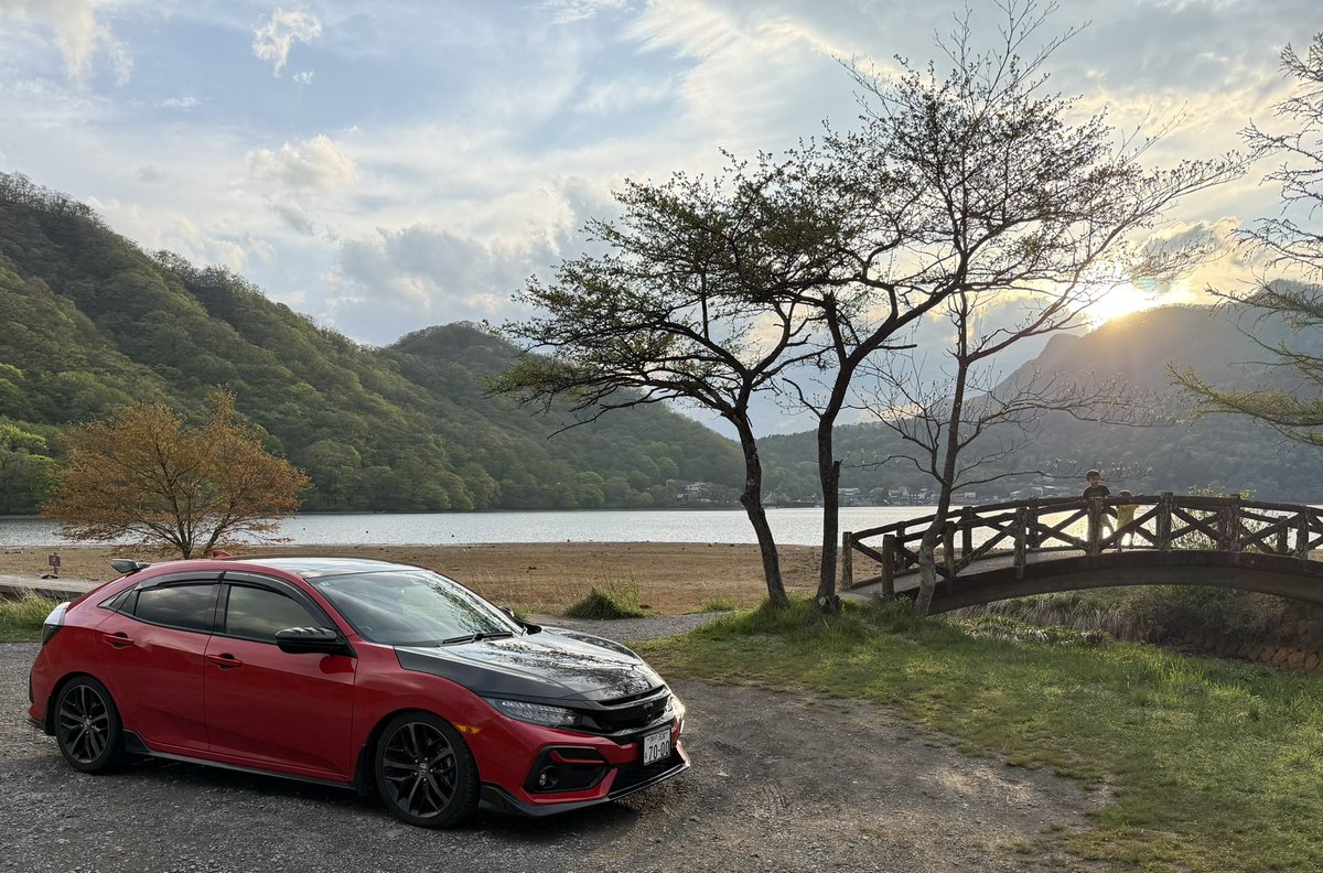 KcMf0's tweet photo. #なんでタイプR買わなかったん

一目惚れしたのもあるけど
一番大事なのは
クルマの運転を楽しむ事だろ

例えばあるコーナーを攻める
思った通りの完璧な姿勢が作れれば気持ち良い
そういうことが楽しいのヨ
Rでなくたって走り屋でいるかどうかは気持ちの問題だろ

所帯持つと先のことも考えねーとな… https://t.co/YCuhtLQsfa