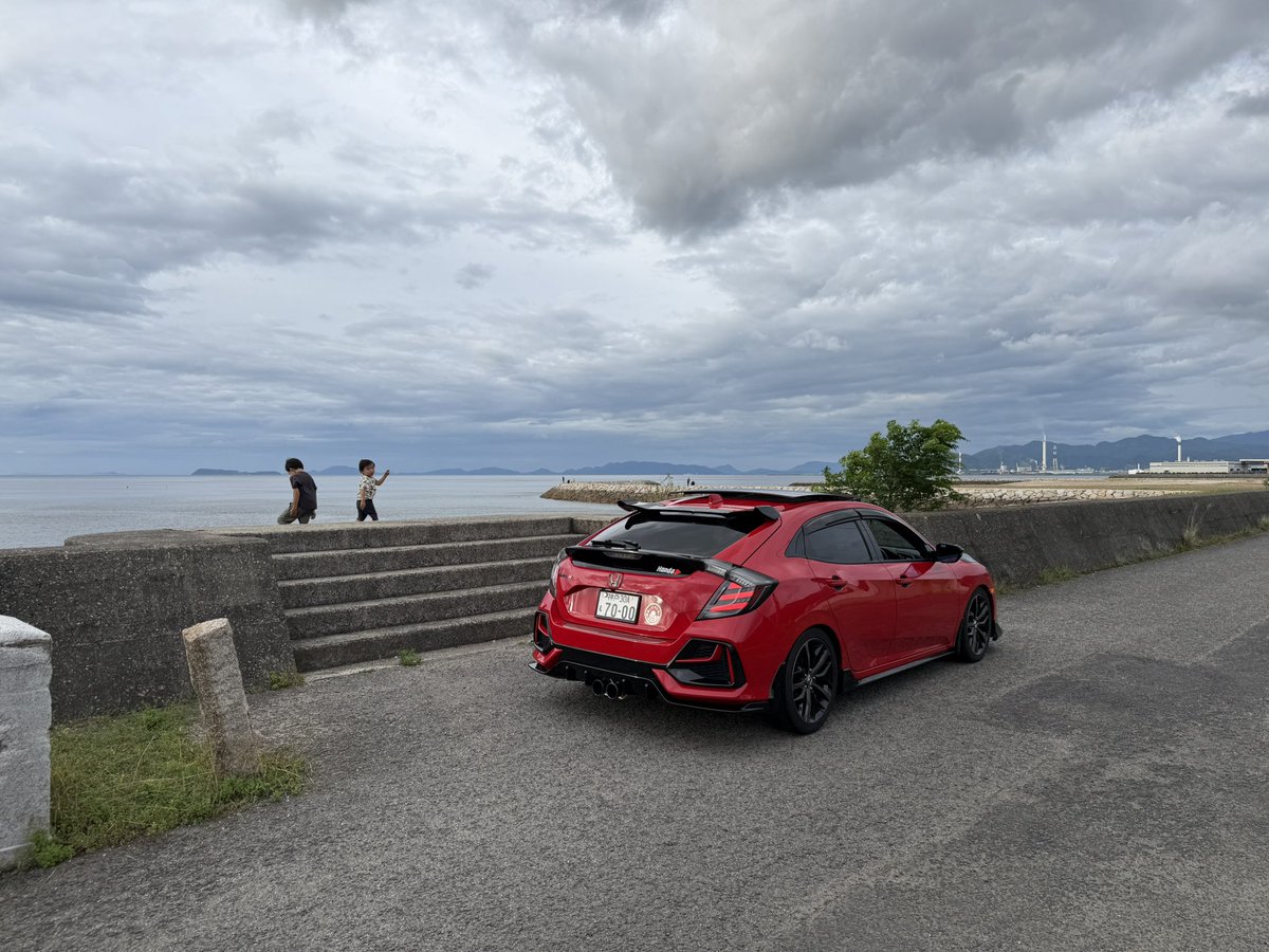 KcMf0's tweet photo. #なんでタイプR買わなかったん

一目惚れしたのもあるけど
一番大事なのは
クルマの運転を楽しむ事だろ

例えばあるコーナーを攻める
思った通りの完璧な姿勢が作れれば気持ち良い
そういうことが楽しいのヨ
Rでなくたって走り屋でいるかどうかは気持ちの問題だろ

所帯持つと先のことも考えねーとな… https://t.co/YCuhtLQsfa