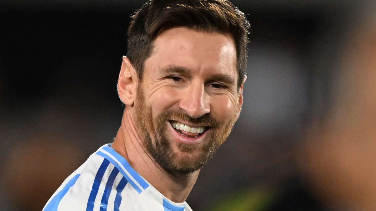 Forbes's tweet photo. How Lionel Messi Became A Billionaire https://t.co/7rMiL7p72j (Photo: Luis Robayo/AFP via Getty Images) https://t.co/xTOPnCRLpQ
