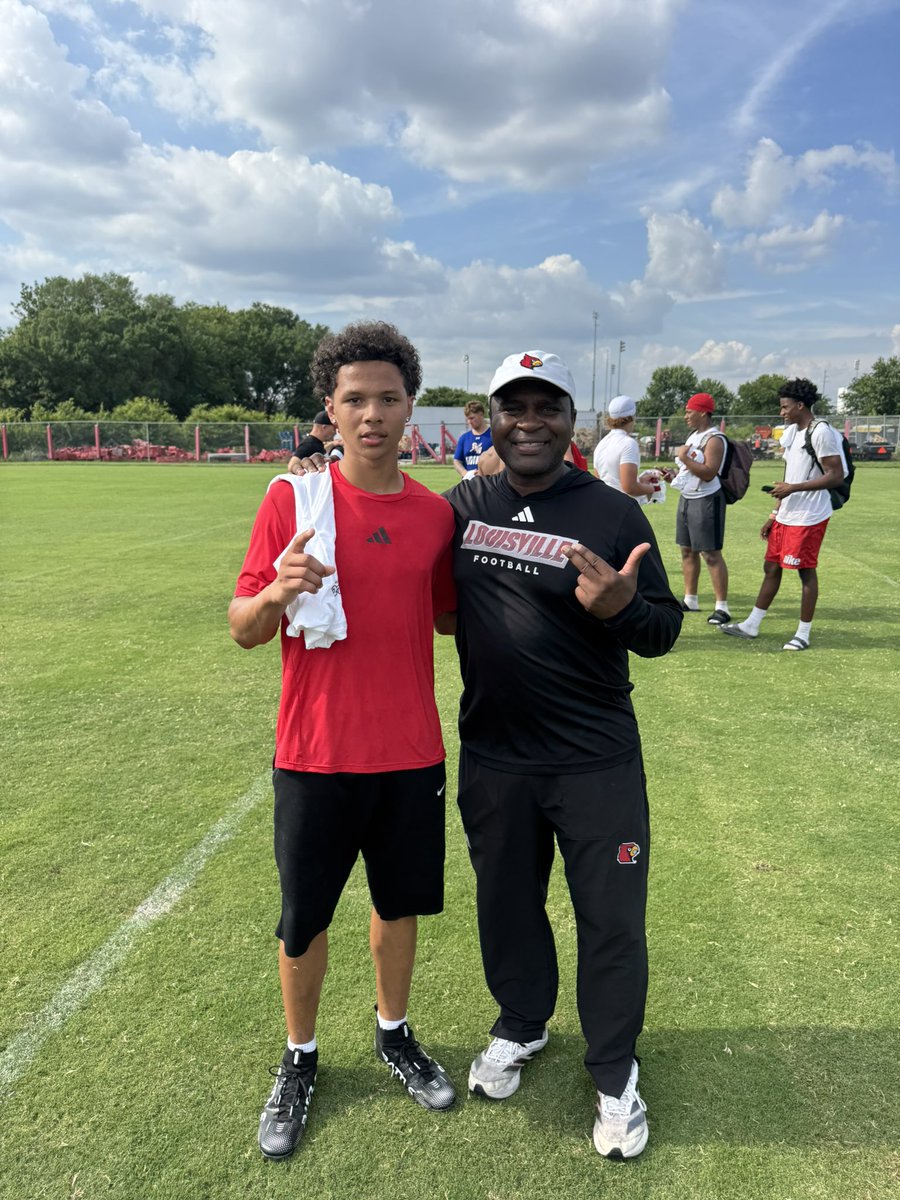 CayenneRedmon's tweet photo. Great camp today @LouisvilleFB I appreciate @CoachSteveEllis for enhancing my technique and helping my game can’t wait for next year #gocards #DB https://t.co/8htNOnIPfU