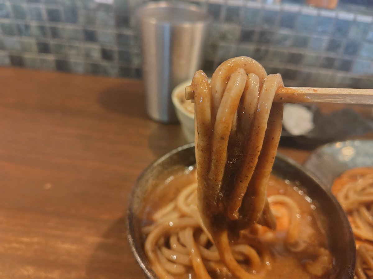 gamblejelly's tweet photo. 麺屋みつば+クローバー@久喜

汁特つけ麺 特盛

１年２ヶ月振り…
褐色した自家製麺を啜れば鼻から抜ける香り良く素晴らしい！
ド濃厚なつけ汁に絡めて食べれば濃厚民族は狂喜乱舞すること間違いなし！ https://t.co/maiLsLwWig