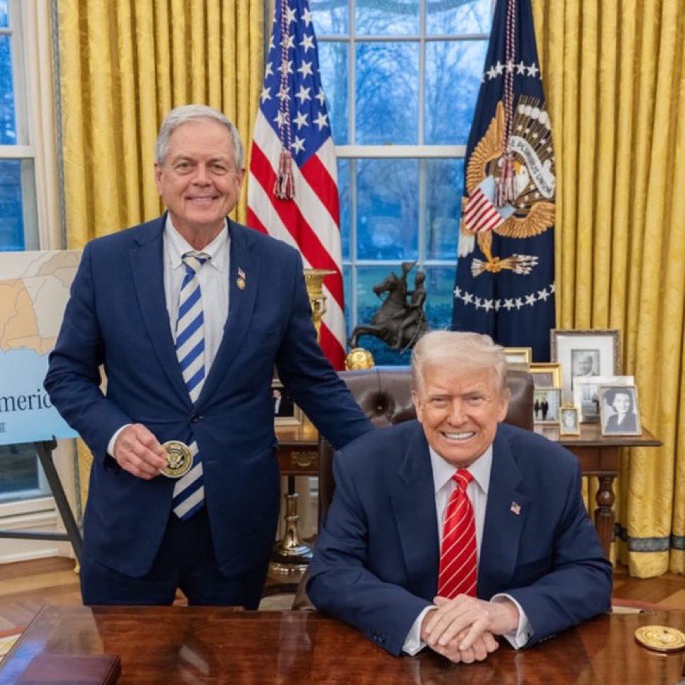 RalphNormanFan's tweet photo. I voted for President Trump 3 times.

I’m voting for Ralph Norman for Governor.

I am PRO-TRUMP and PRO-NORMAN. https://t.co/9PT0jC1dL5