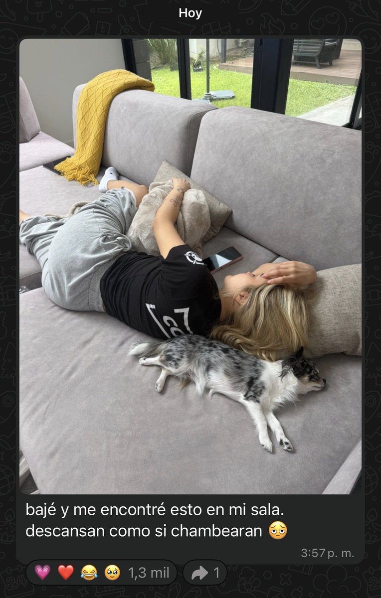 conitockp's tweet photo. las patitas de pollo de Olivia 😭🤌 https://t.co/SvTyJNzS42