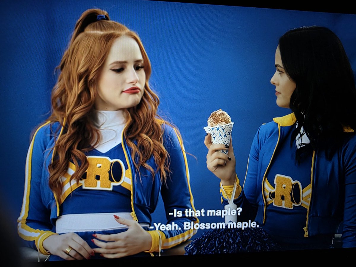 fanglehane's tweet photo. cheronica sharing a snowconeee https://t.co/p9soH6jQg4