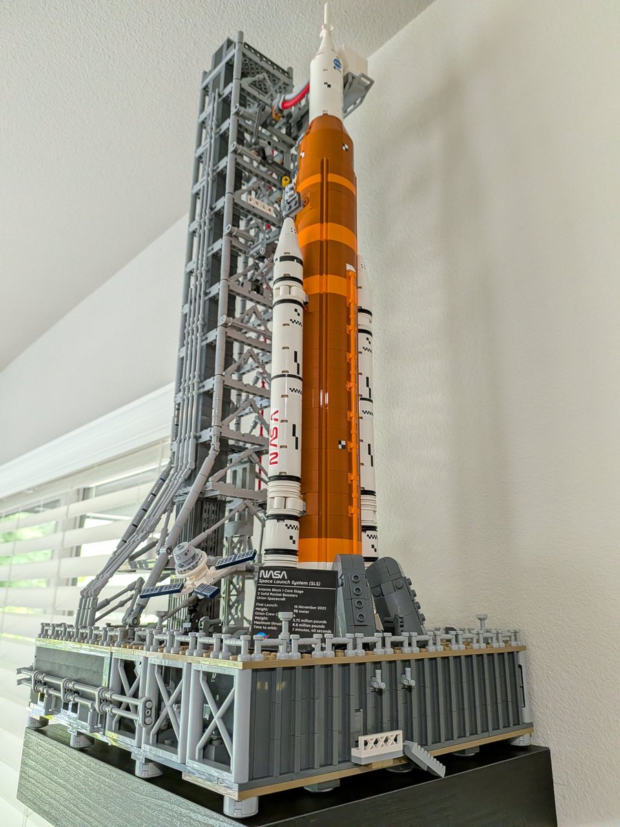 DamianEdwards's tweet photo. Artemis SLS completed &amp; added to the collection @LEGO_Group https://t.co/MWCIhiGbOh