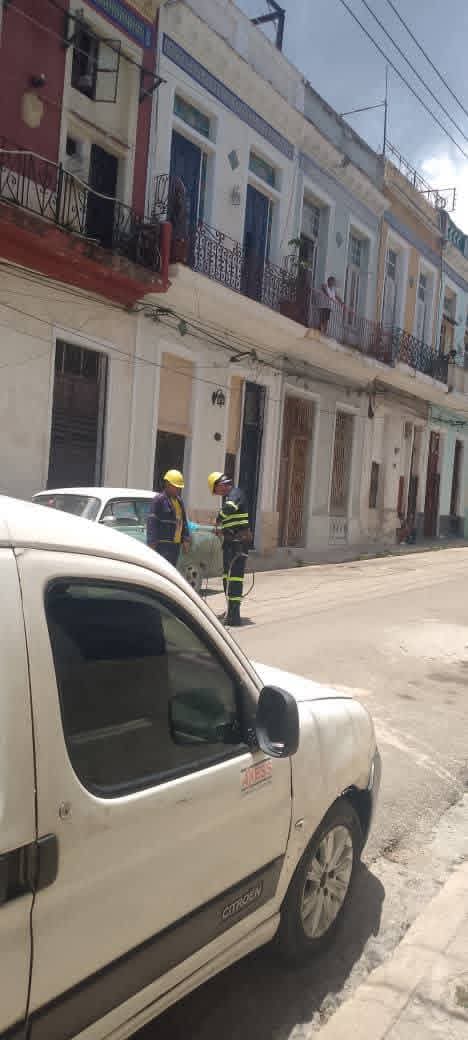 EduardoLopezL65's tweet photo. Atendiendo con prontitud una avería en el consejo popular Cayo Hueso #LaHabanaViveEnMí #Cuba 

Gracias al sector eléctrico por tanta dedicación.

 #PorAmorACentroHabana
@NayraLuis258899 
#UnidosXCuba #CubaVencerá #YoSigoAMiPresidente @DiazCanelB https://t.co/whSS8ewdwD