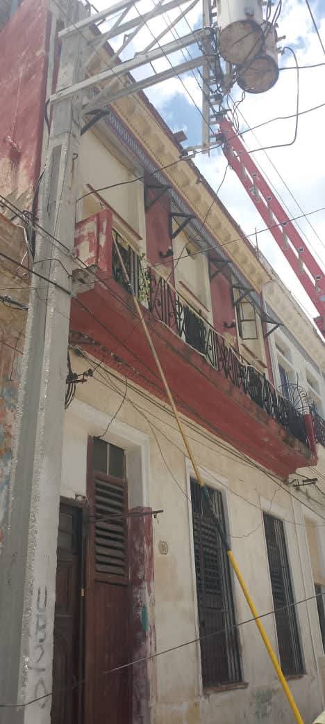 EduardoLopezL65's tweet photo. Atendiendo con prontitud una avería en el consejo popular Cayo Hueso #LaHabanaViveEnMí #Cuba 

Gracias al sector eléctrico por tanta dedicación.

 #PorAmorACentroHabana
@NayraLuis258899 
#UnidosXCuba #CubaVencerá #YoSigoAMiPresidente @DiazCanelB https://t.co/whSS8ewdwD