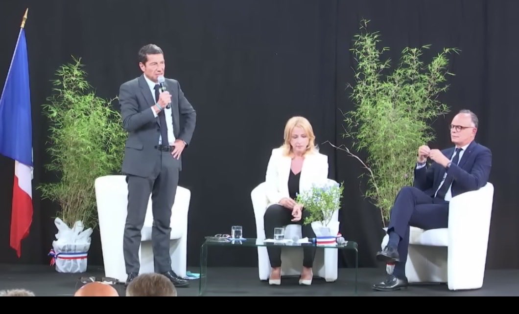 jfDelobbe's tweet photo. Dans ce débat, David Lisnard a tout simplement montré très clairement son énergie,sa vision et son ambition pour la 🇫🇷 et il a démontré qu’il est au-dessus de la mêlée. À côté, Edouard Philippe est fade, n’a pas de ligne directrice. 
Vivement Lisnard 2027 🇫🇷 https://t.co/AM2us1LU1C