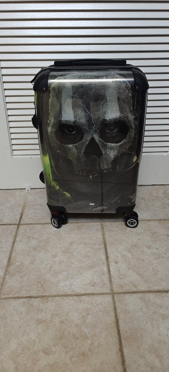 Dat_Butt_Doe_'s tweet photo. US friends! Would anyone like this? I'm in Southern California, but can probably ship it for reasonable.

Ghost carry-on luggage rolling suitcase with lock. I'd love to give him to a home that'll appreciate him :)
More pics available. https://t.co/Pe45tIKcC1