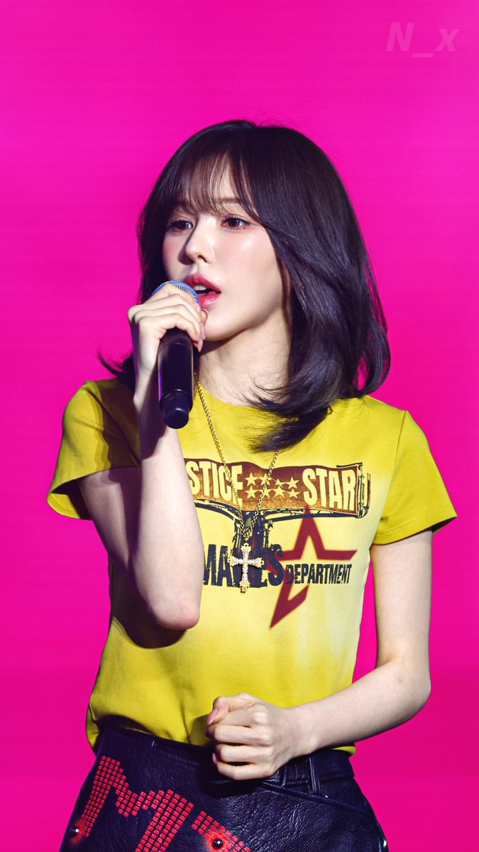 sseungwann's tweet photo. i still can't believe she attended a festival with only tshirt and necklace and managed to look like this like wow https://t.co/msC45Jo1YN