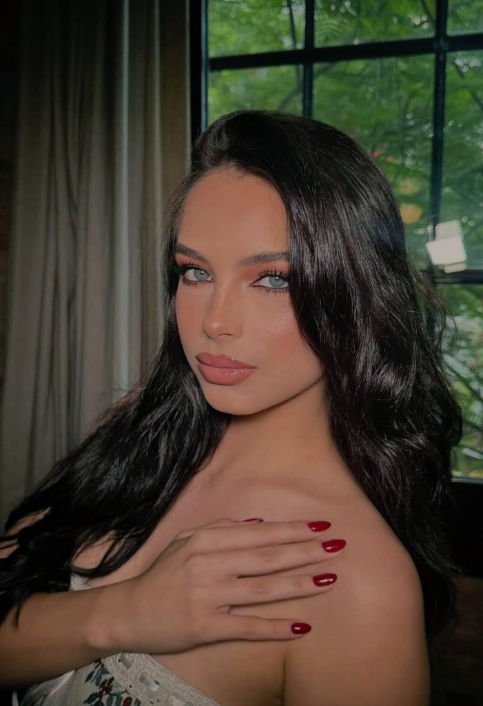 SebastianVian69's tweet photo. Por qué por ejemplo Naiel Aguilera no es Miss Paraguay? https://t.co/thwGDzJnii