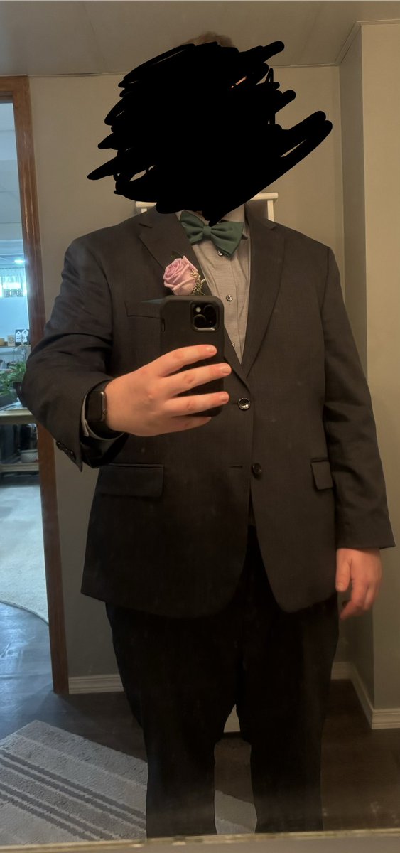 Red416__'s tweet photo. IMMERSION BREAK!! One of the rare times I’m dressed up this much https://t.co/27mlMr6pRE